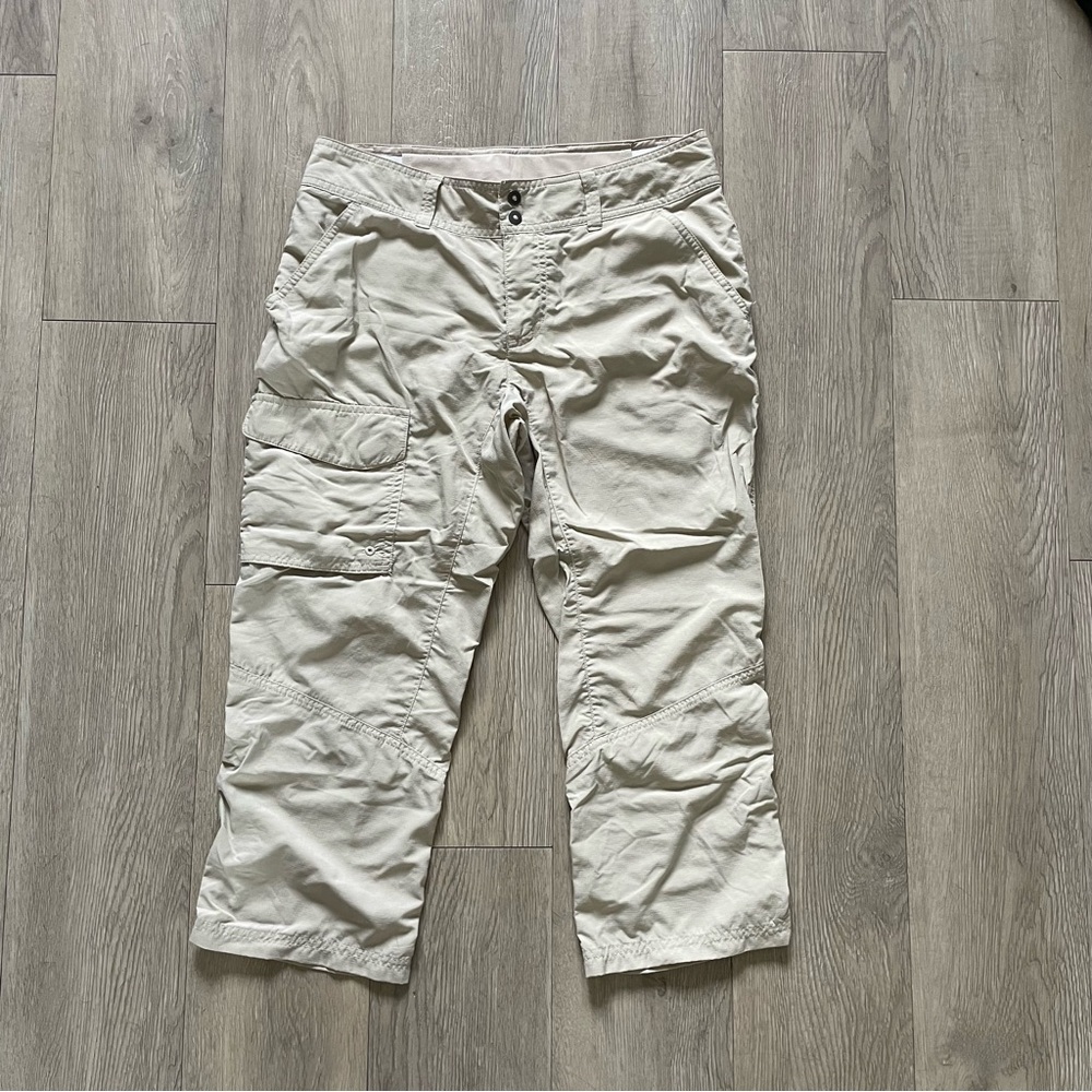 Columbia tan cargo capri pants Size 2
